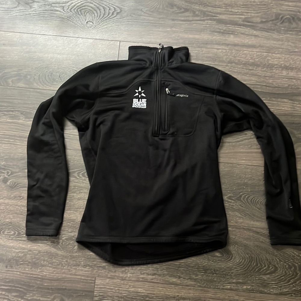 Mens Patagonia 1/4 zip size Medium
